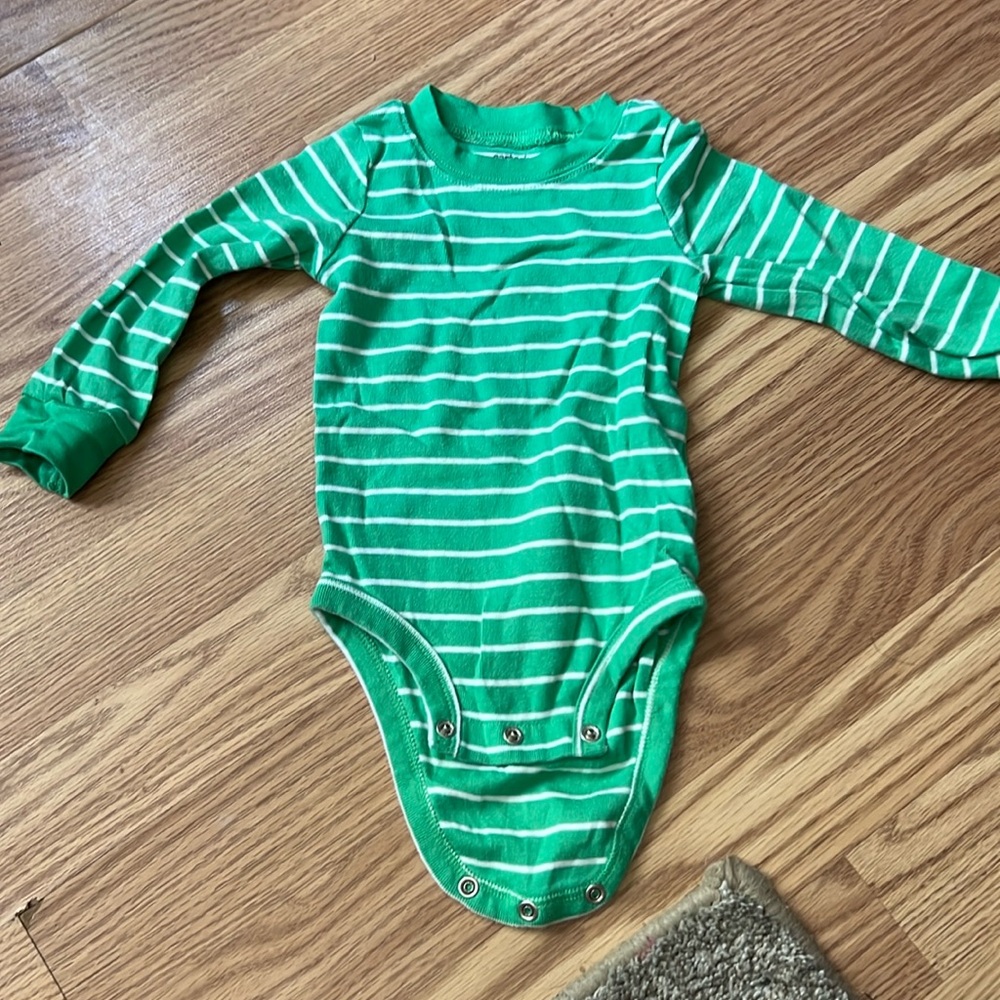 Carter’s onesie size 12 months